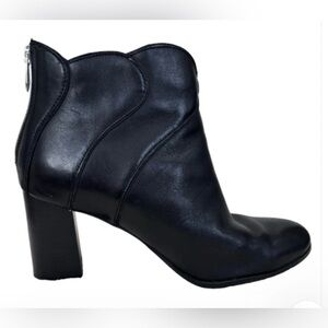 Size 8 Adrienne Vittadini Leather Black Ankle Boots